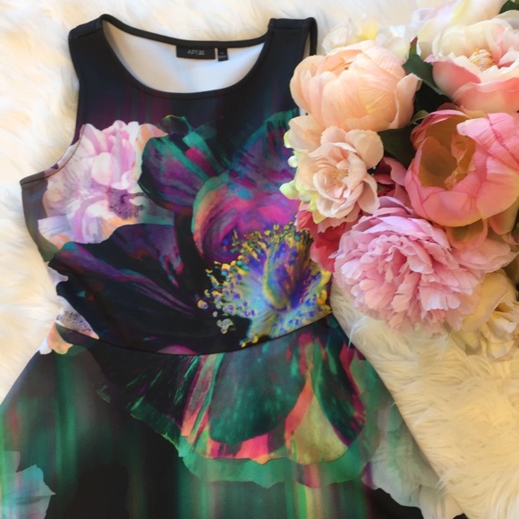 Apt 9 Floral design dark colored dress - Picture 3 of 3